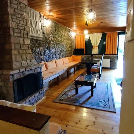 Traditional Cozy In Livadi Parnassos Apartment